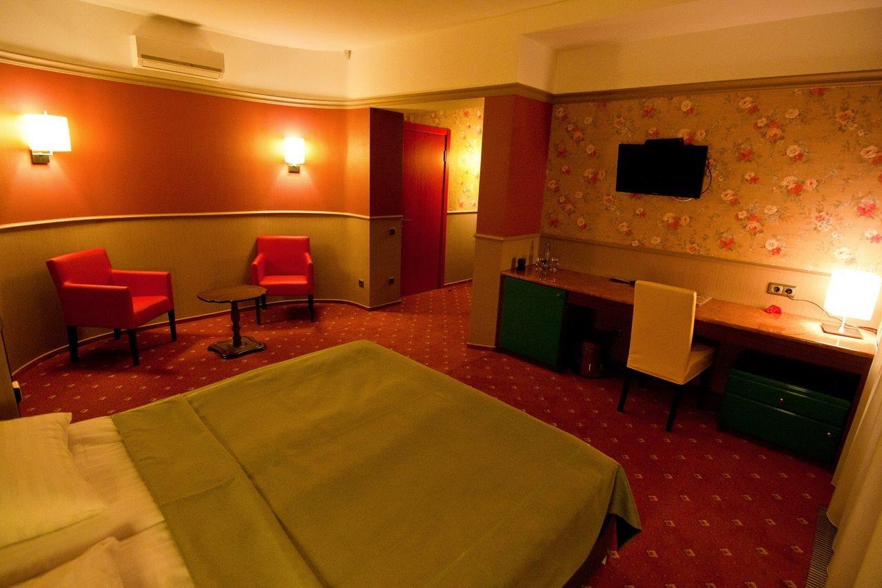 Road Star Hotel Dnepropetrovsk Exterior foto